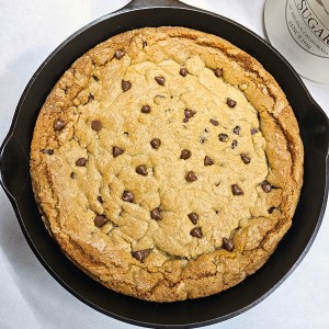 Easy Cast Iron Skillet Chocolate Chip Cookie