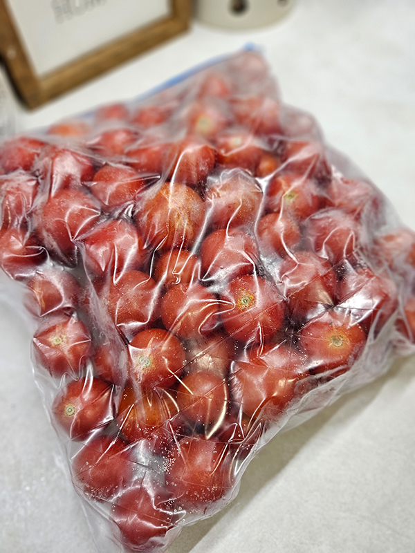 Frozen tomatoes