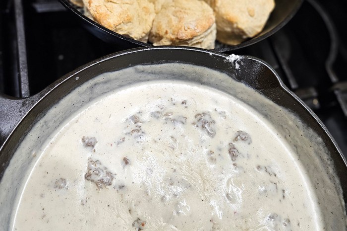 Cooking With Cast Iron – 5 Simple Steps To Cook Like A Pro!
