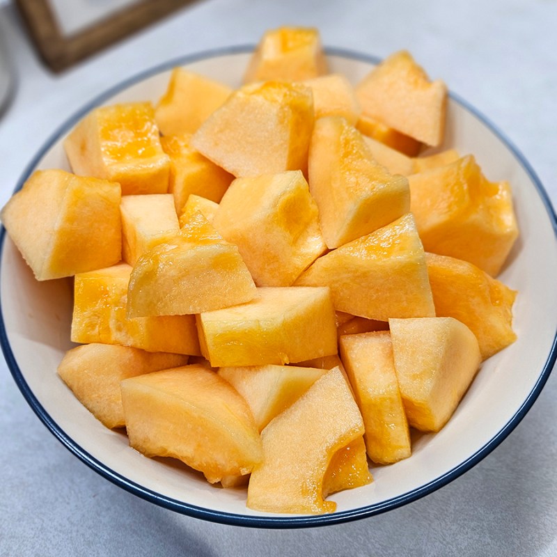 A bowl of muskmelon after cutting up