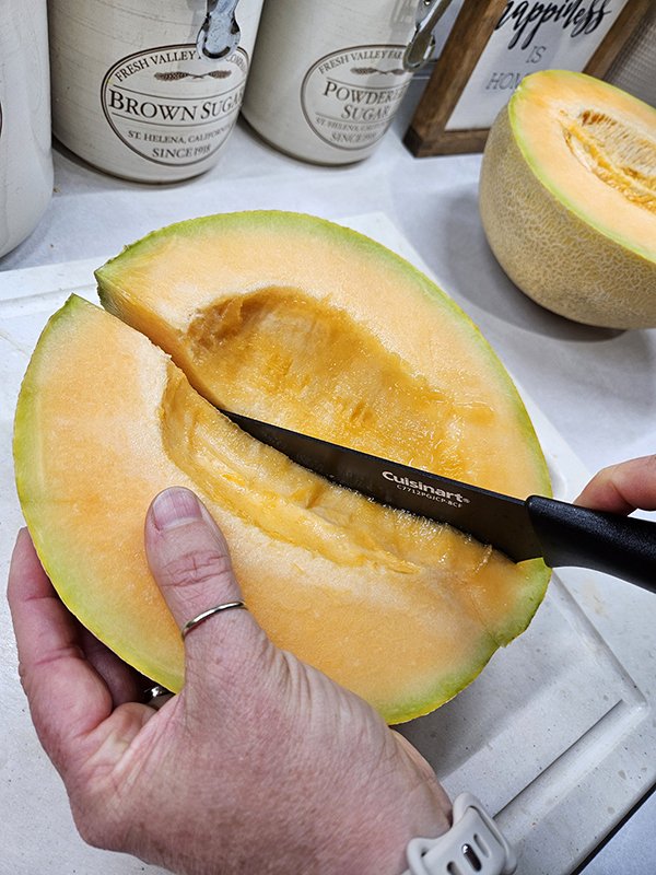 Cutting up a muskmelon into quarters