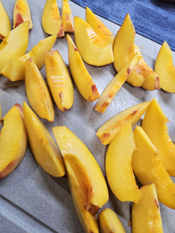 The slices - Freezing Peaches The Simple Way