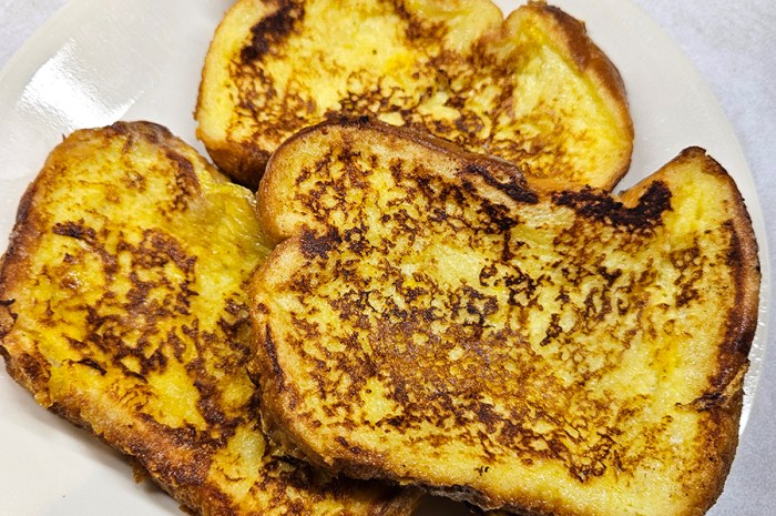 Homemade French Toast – A No Fuss Recipe With 4 Ingredients