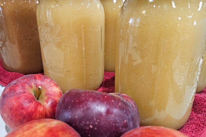 Easy Homemade Applesauce – Regular And Cinnamon Recipe