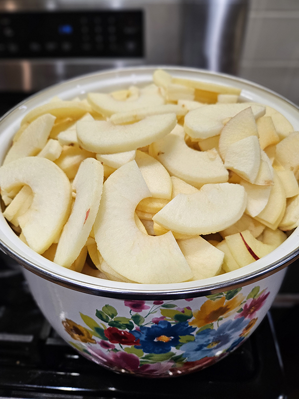 A pot full of apple slices