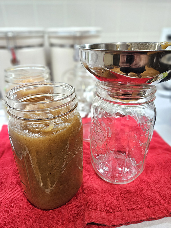 Canning the easy homemade applesauce