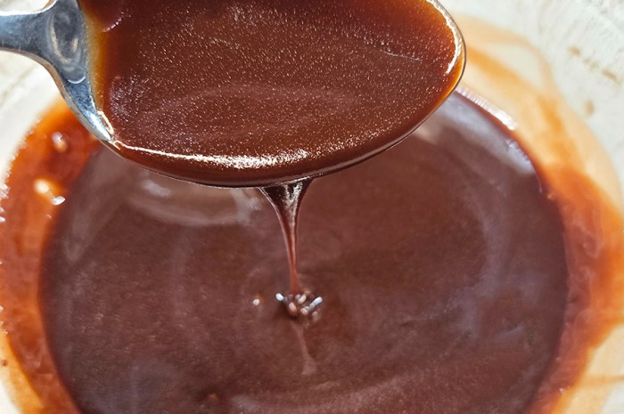 Homemade Hot Fudge Sauce – Perfect For Ice Cream Sundaes