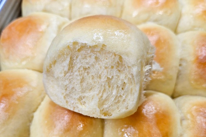 Easy Homemade Dinner Rolls – Soft & Fluffy Savory Rolls