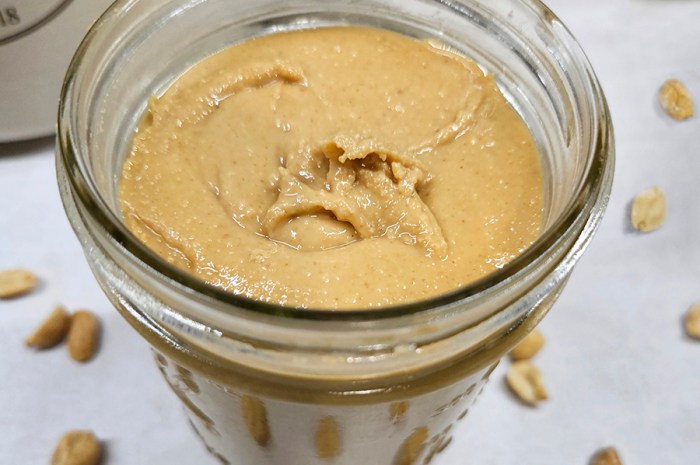 Homemade Peanut Butter – Made In 5 Minutes Using 3 Ingredients!