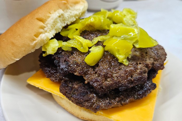 Pepperoncini Pepper Smash Burgers – Crispy and Juicy Burgers