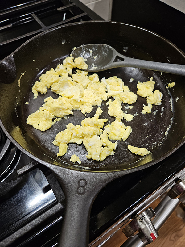 The Wagner pan being used to make scrambled eggs. 