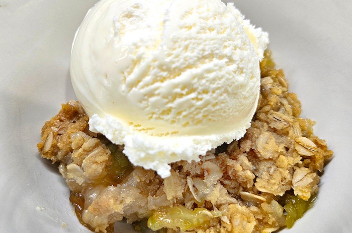 Simple Rhubarb Crisp Recipe – An Old Fashioned Spring Treat