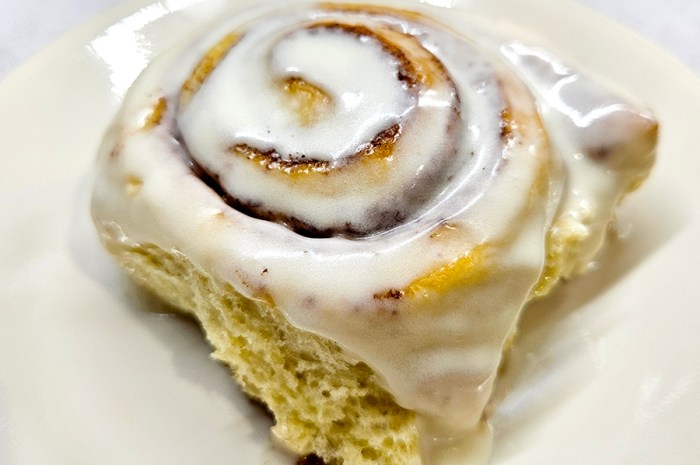 Sweet Icing Cinnamon Rolls – No Cream Cheese Involved!