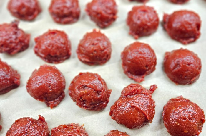 Easy Homemade Tomato Paste – A Stovetop And Oven Method